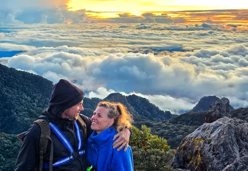 couple-traveling-to-panama-volcano-tours-in-group